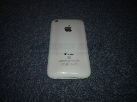 組圖:蘋果新版iPhone過(guò)熱燙臉 外殼燒變色
