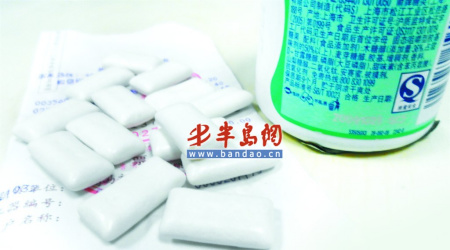 益達口香糖顏色發(fā)黑變形沒過保質(zhì)期就變質(zhì)(圖)