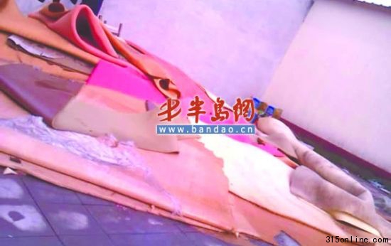 上萬塊的沙發(fā)中,裝的是黑心棉