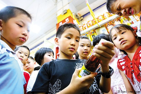業(yè)內(nèi)爆料:中小食品供應商改食品日期是潛規(guī)則